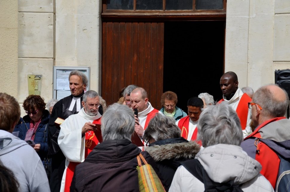<p>Départ devant le temple</p>